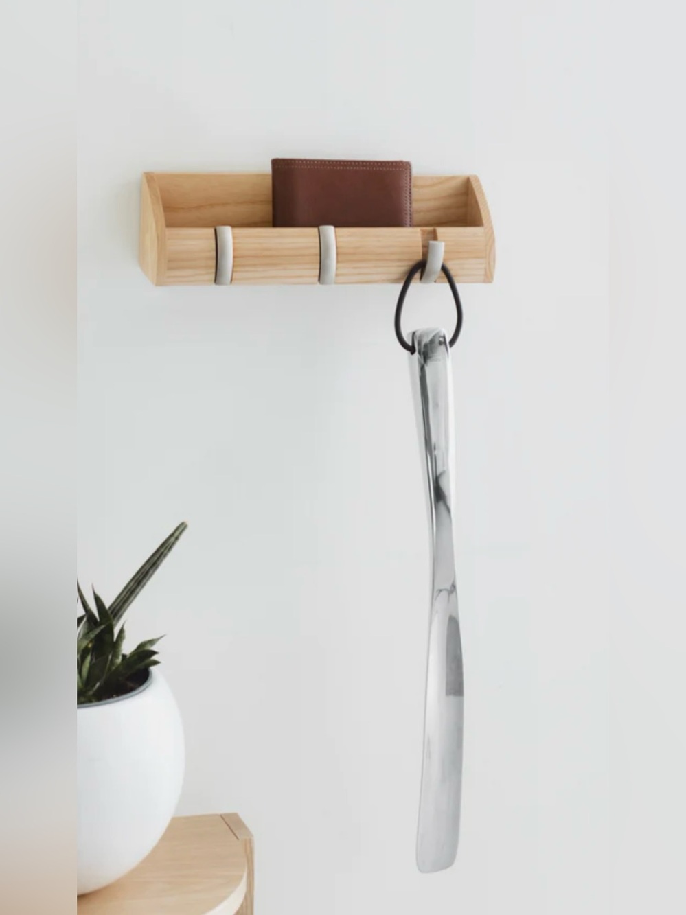 Umbra Curved Aluminum Shoe Horn in Silver